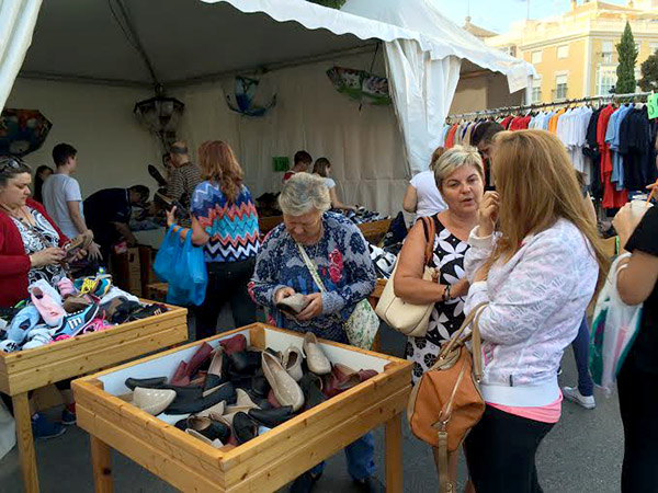 Un total de 19 comercios participaron en la VI Feria Outlet que este ao ha superado la cantidad de pblico asistente